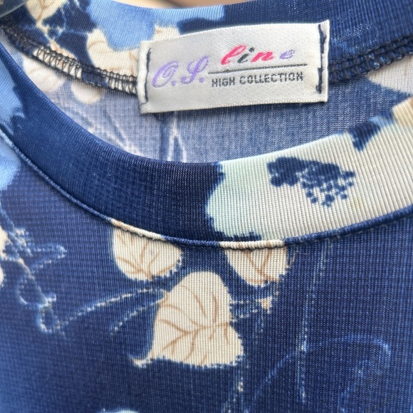 Blue and Cream Floral Short Sleeve Tee - Picture 3 of 7